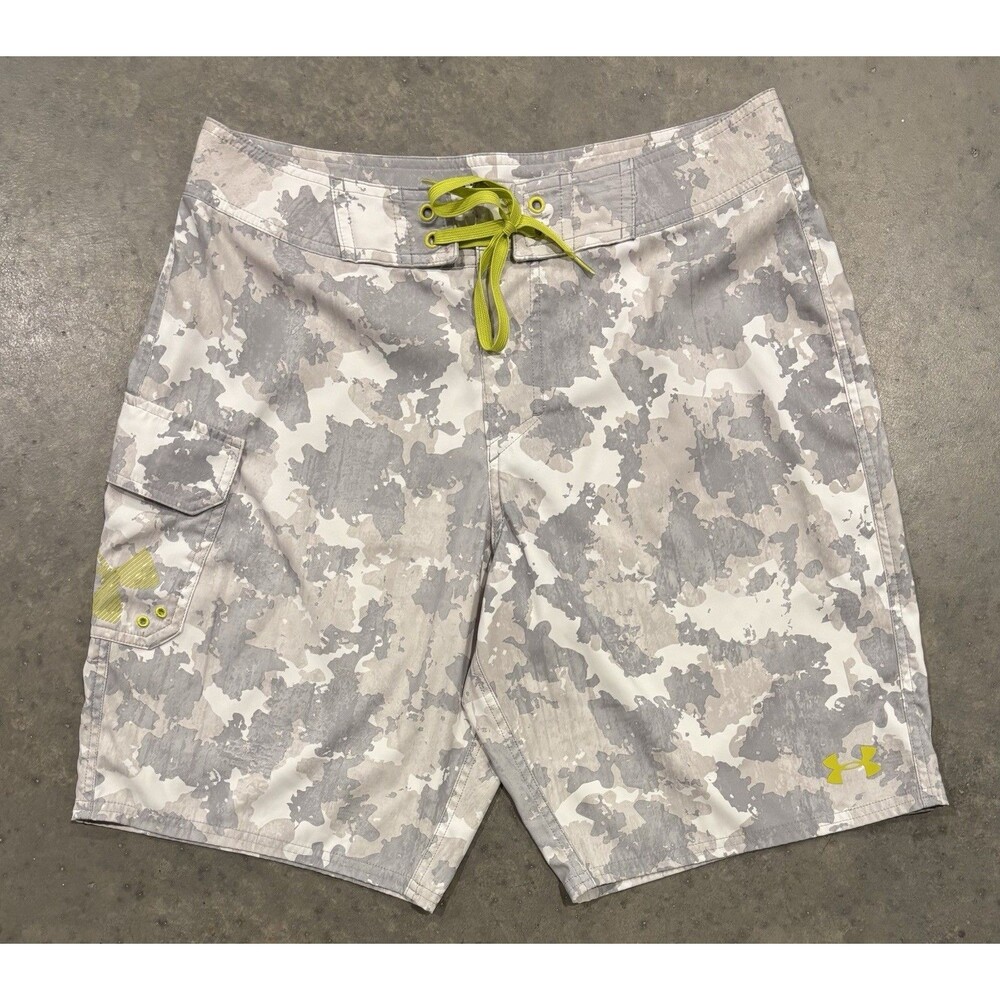 Under Armour Reblek Board Shorts Mens 34 White Gray Camo Swim Trunks